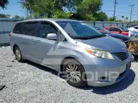 2012 Toyota SIENNA photo