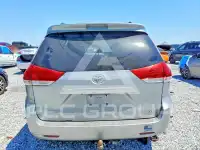 2012 Toyota SIENNA photo