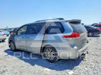 2012 Toyota SIENNA photo