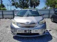 2012 Toyota SIENNA photo