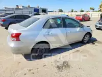2012 Toyota YARIS фото