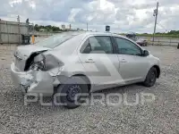 2012 Toyota YARIS фото