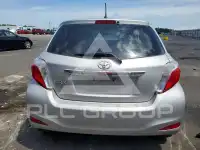 2012 Toyota YARIS фото