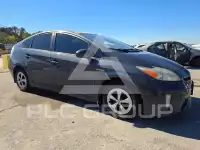 2012 Toyota PRIUS фото