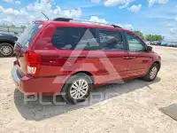 2012 KIA Sedona photo