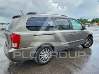 2012 KIA Sedona photo