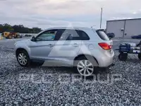 2013 Mitsubishi OUTLANDER photo