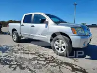 2013 Nissan TITAN фото