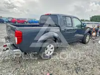 2013 Nissan FRONTIER photo
