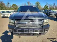 2013 Chevrolet Suburan photo