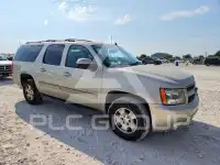 2013 Chevrolet Suburan photo