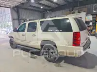 2013 Chevrolet Suburan photo
