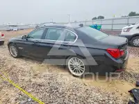 2013 BMW 750 фото