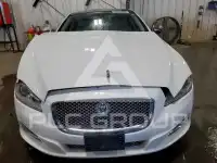 2013 Jaguar XJ photo