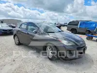 2013 Mazda 3 photo