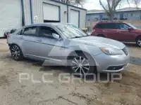 2013 Chrysler 200 photo