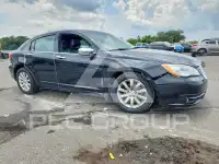 2013 Chrysler 200 photo
