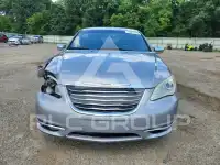 2013 Chrysler 200 фото