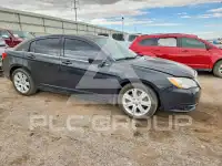 2013 Chrysler 200 photo
