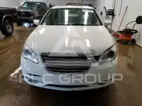 2013 Chrysler 200 photo