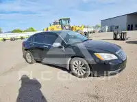 2013 Chrysler 200 photo