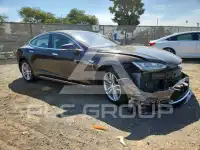 2013 Tesla Model S фото