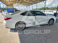 2013 Lexus ES350 photo