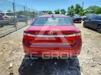 2013 Lexus ES350 photo