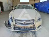 2013 Lexus LS photo