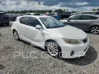2013 Lexus CT200 photo
