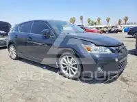 2013 Lexus CT200 photo