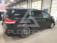 2013 Toyota SIENNA photo