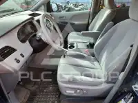 2013 Toyota SIENNA photo