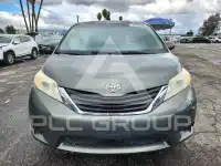 2013 Toyota SIENNA photo