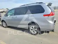 2013 Toyota SIENNA photo