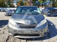 2013 Toyota SIENNA photo