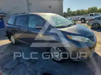 2013 Toyota SIENNA photo