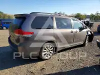 2013 Toyota SIENNA фото