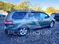 2013 Toyota SIENNA photo
