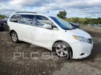 2013 Toyota SIENNA photo
