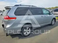 2013 Toyota SIENNA photo