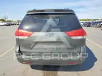 2013 Toyota SIENNA фото