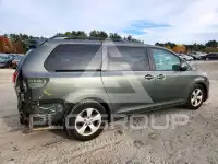 2013 Toyota SIENNA photo