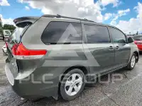 2013 Toyota SIENNA photo