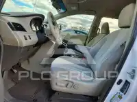 2013 Toyota SIENNA photo
