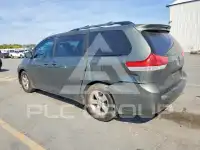 2013 Toyota SIENNA фото
