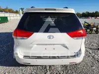 2013 Toyota SIENNA фото