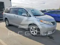 2013 Toyota SIENNA photo