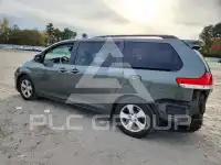 2013 Toyota SIENNA photo