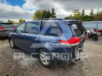 2013 Toyota SIENNA photo